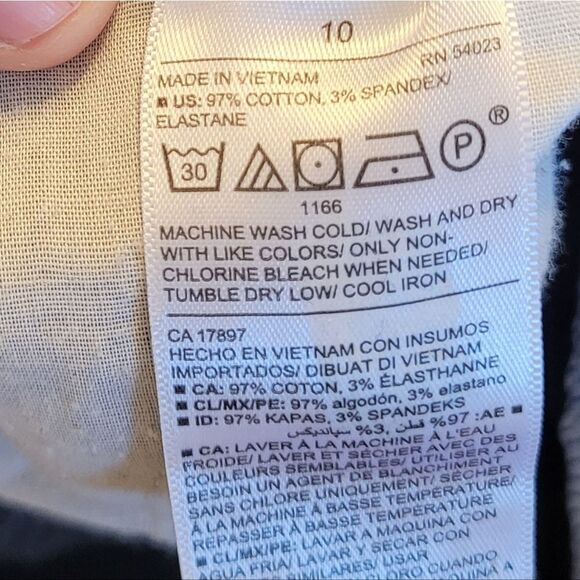 Old Navy Black Everyday Short Women's Size 10 - Picture 6 of 6